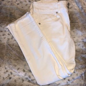 White cropped American Eagle jeans